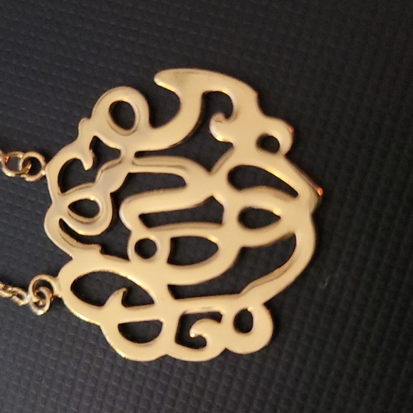 LOVE gold necklace - Picture 2 of 3